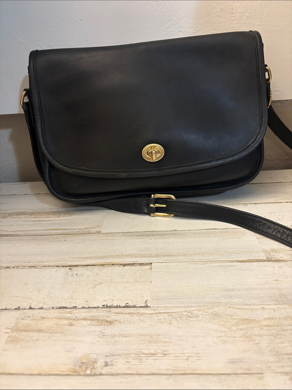 Vintage Coach Black Leather City Bag Crossbody Flap Purse (Style 9790) - Picture 5 of 12